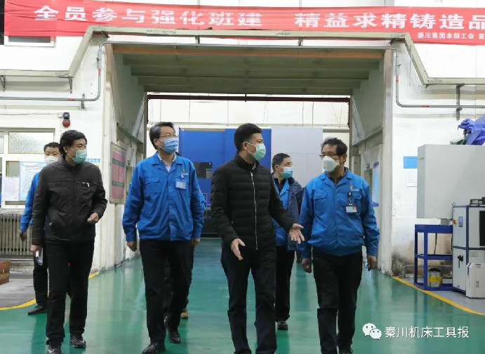 �ϼ������³���������һ�ߵ���ָ������