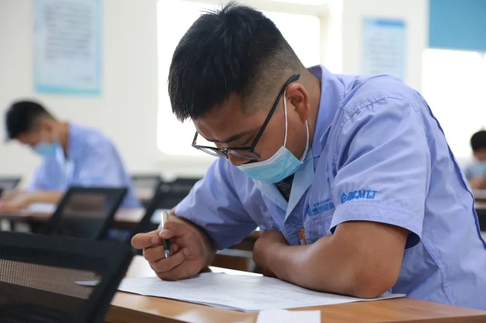 ���ž�����ʡ��������ְ��ְҵ���մ���ѡ����