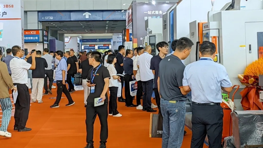 ��չ����Ѷ���ش�ϵ�в�Ʒ�����ۡ���������չ