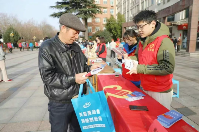 ��Ⱥ�����顿�ش�������ί��չ��׷���桯�����ģ�����������Ч��ů��������ԸЧ���˶�